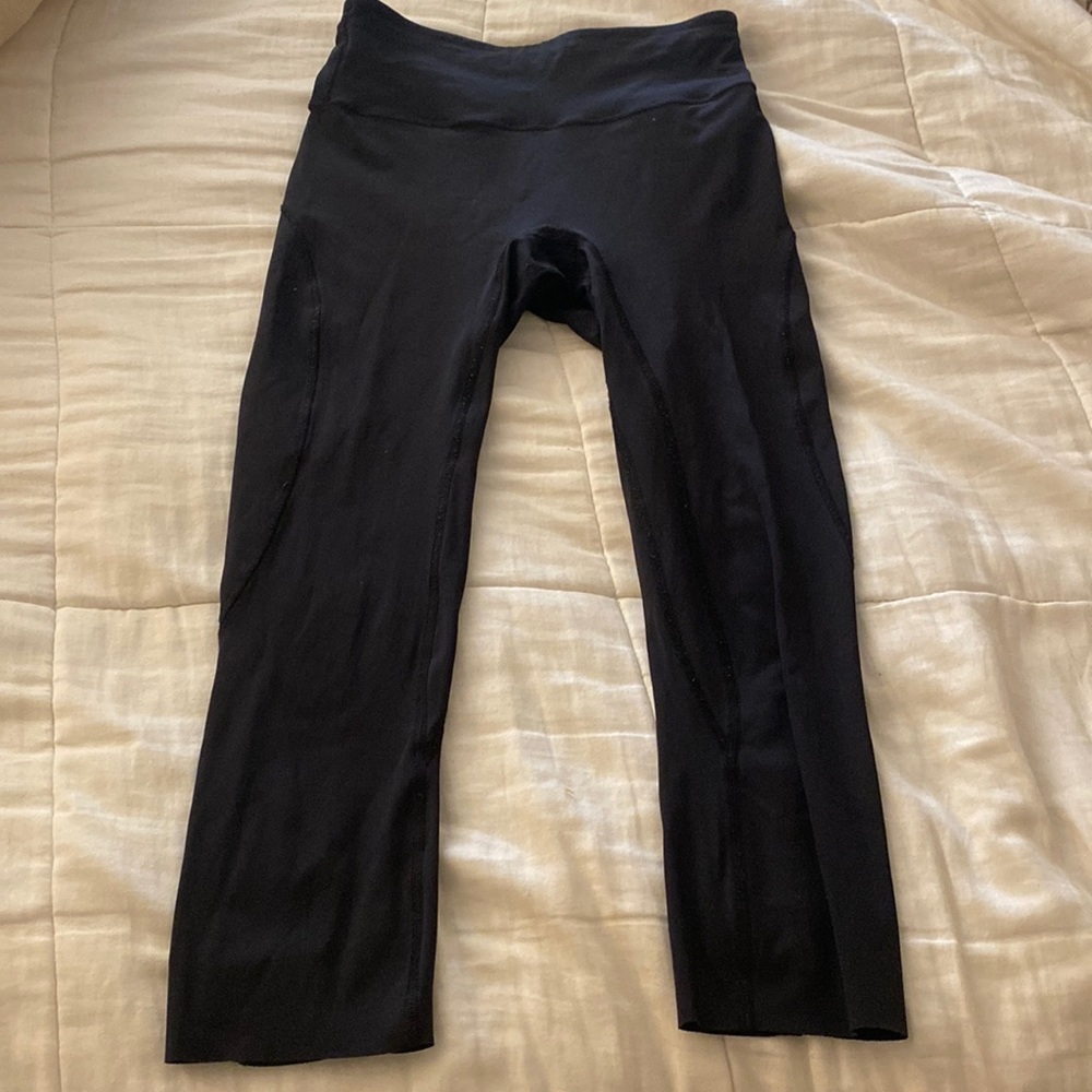 LULULEMON BLACK LEGGINGS CAPRI